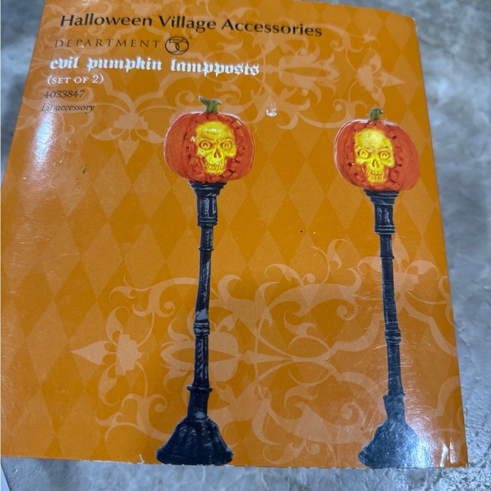 dept 56 Halloween evil Pumpkin Lampposts Set